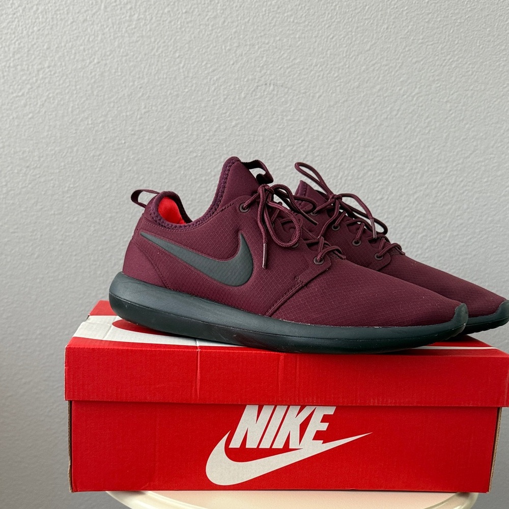 Nike Men's Dark Red Sneakers